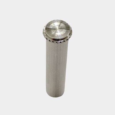 Standart olmayan metal şaft şeklindeki parçalar için kazınmış logo ve mat bitirme CNC işleme
